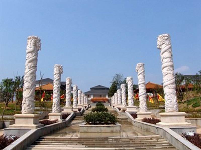 石雕龍柱