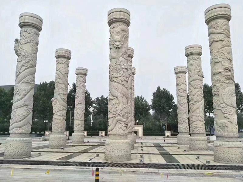 廣場(chǎng)石龍柱